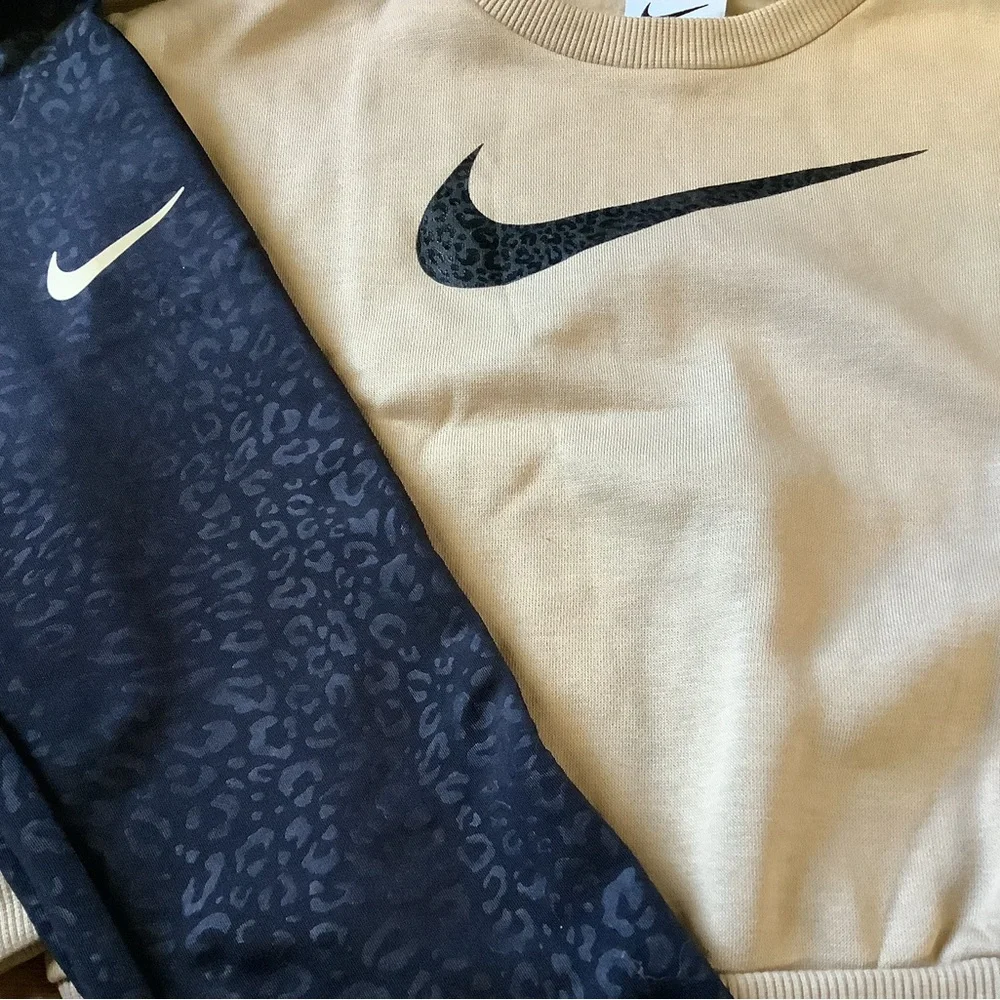 Nike girls sweatshirt & flare leggings set size 2T Or 3T(NWT)~PRICE IS FIRM~ - Picture 3 of 6